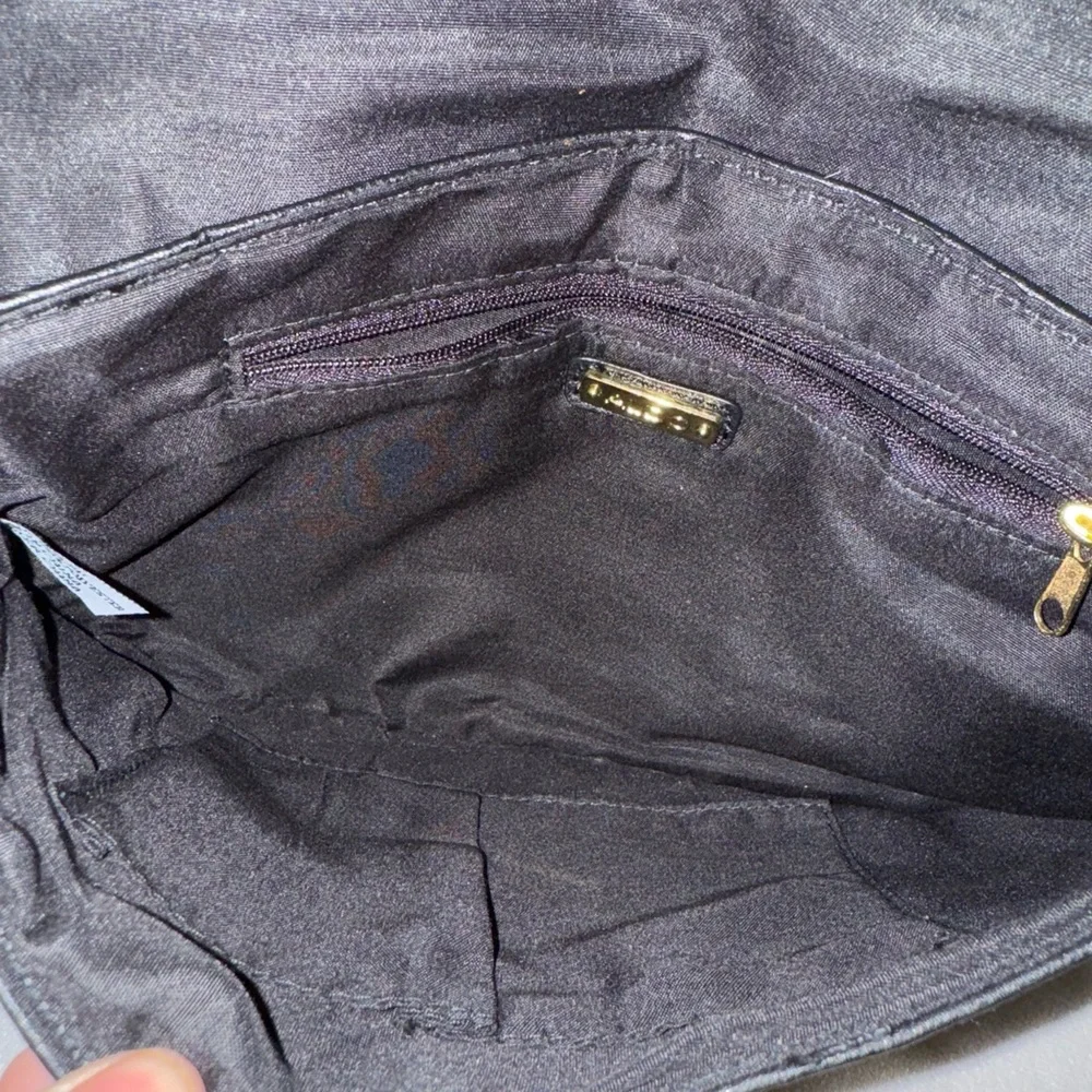ALDO clutch